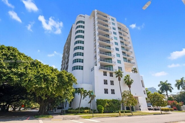 Building Photo - 2021 SW 3rd Ave Unit 602