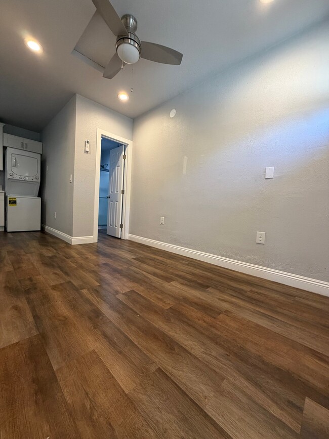 Photo - 3130 Kaiser Way
