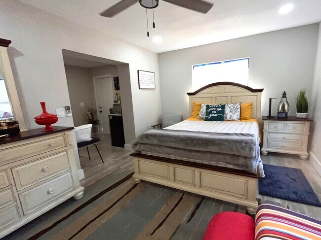 Photo - 2474 SE Calais St