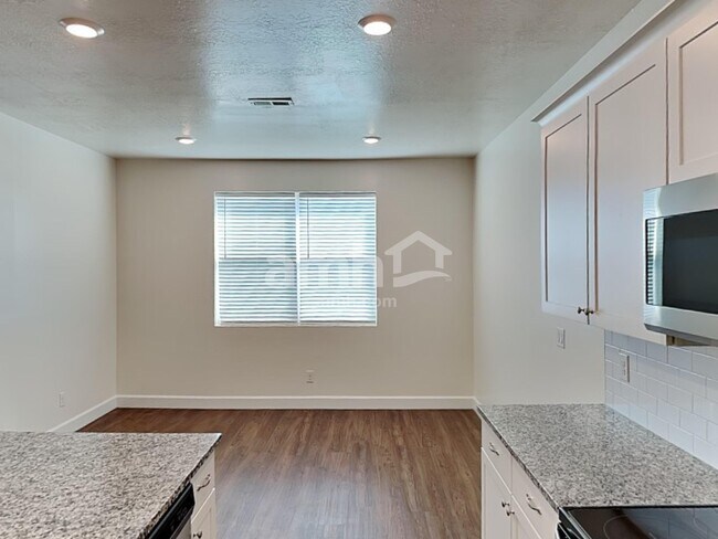 Photo - 1176 Wagon Way
