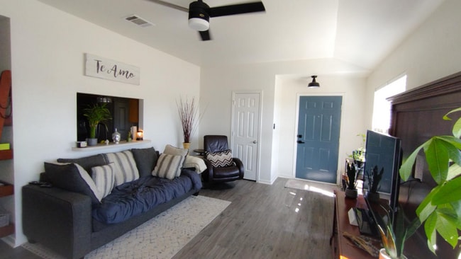 Photo - 1002 Hickory Ln Unit B