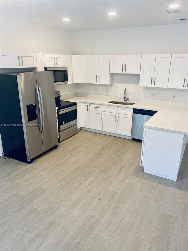 Photo - 2208 SW 3rd Ave