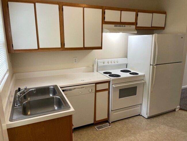Photo - 136-138 LAMBERT DR Unit 138 LAMBERT DR