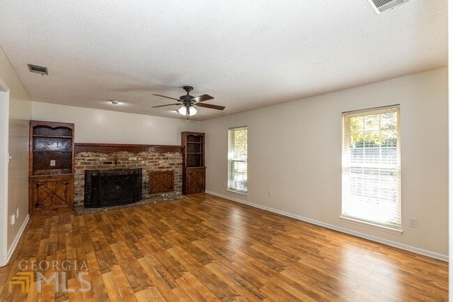 Photo - 404 E First St