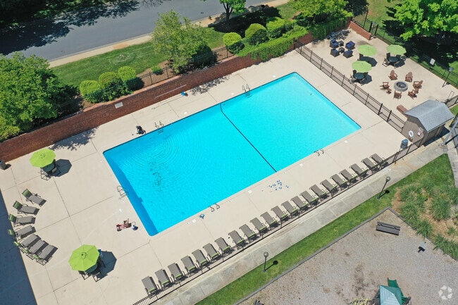 Glendare Clubhouse Pool - Gardens At Country Club