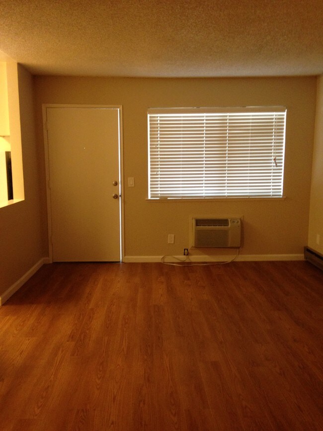 Front door w/airconditioner