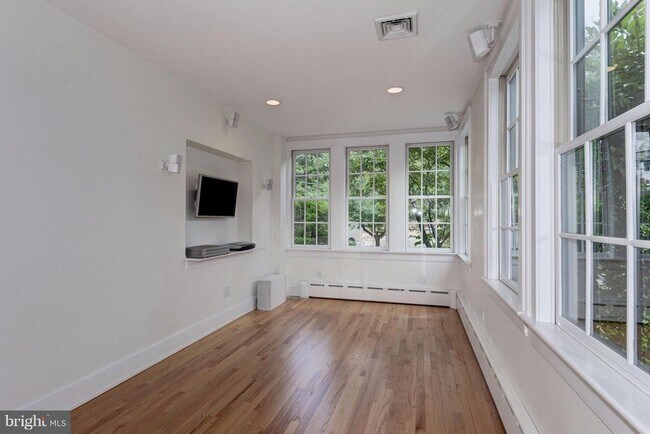 Photo - 4706 32nd St N