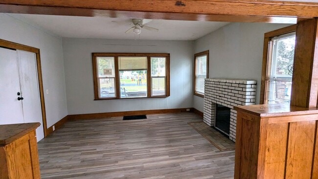 174 E Isabella Ave Unit 1