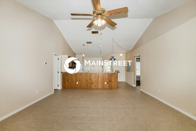 Photo - 3 Bedroom Pet-Friendly Home in OCOEE, FL with Main Street Renewal
