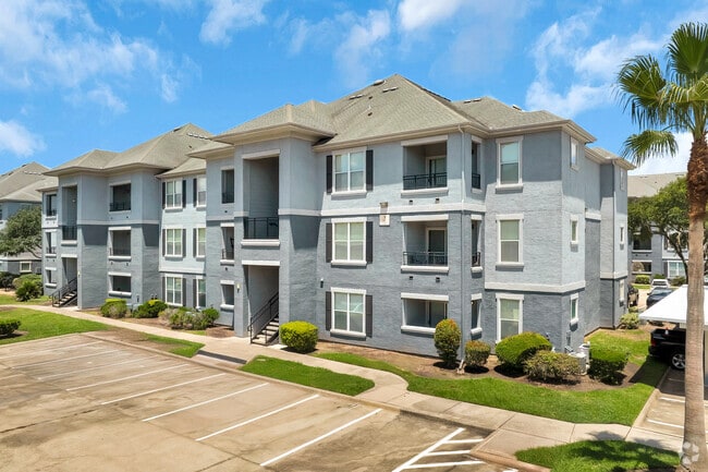 Building Photo - Mandalay At Shadow Lake Rental