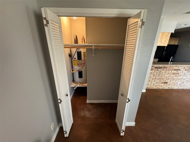 Photo - 3428 Willowrun Dr Unit 1