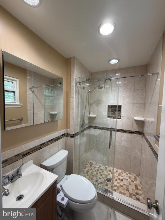 Photo - 6919 Rolling Rd