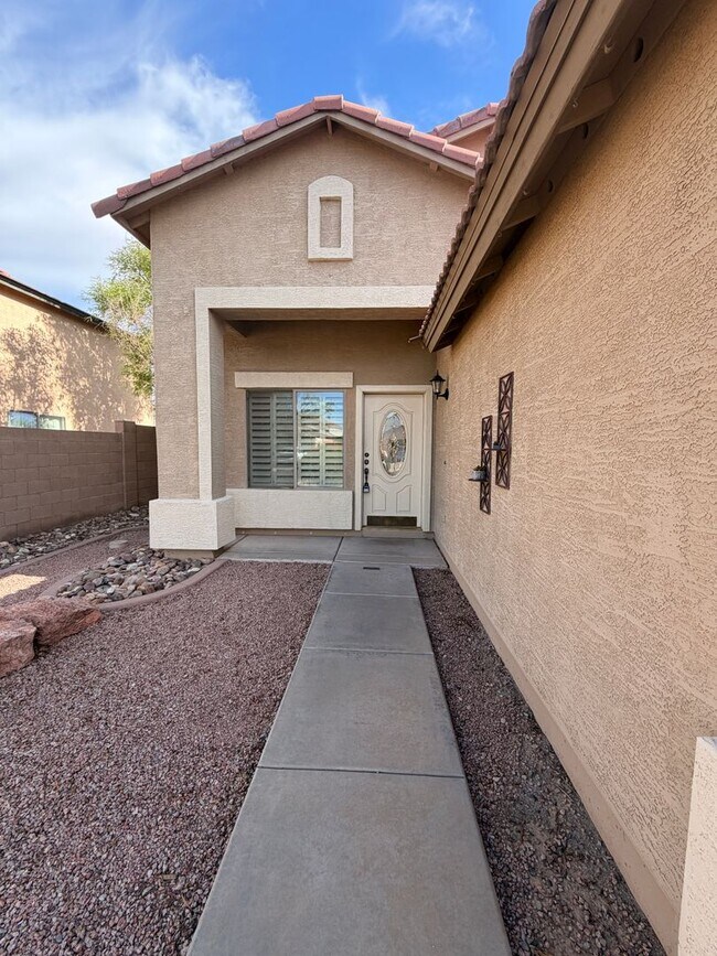 1338 E 10th Pl