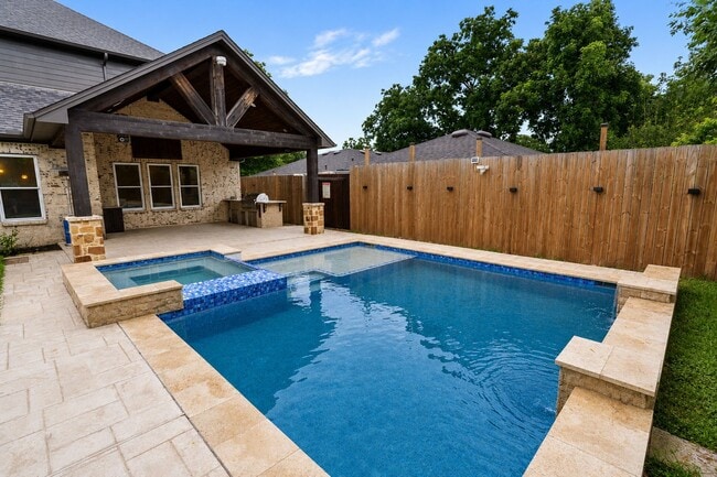 Photo - 6806 Heron Dr