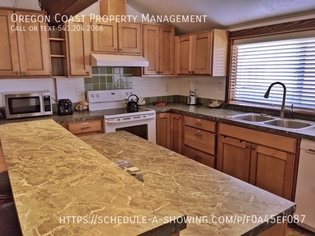 Photo - 732 NW 2nd Ct