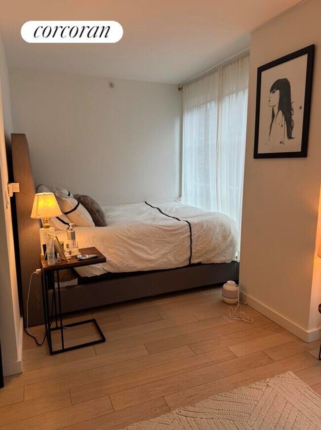 Photo - 535 W 43rd St