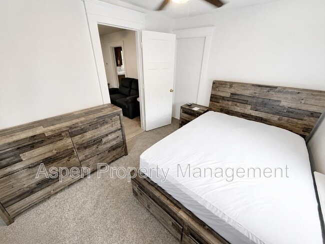 Photo - 1213 Doemland St