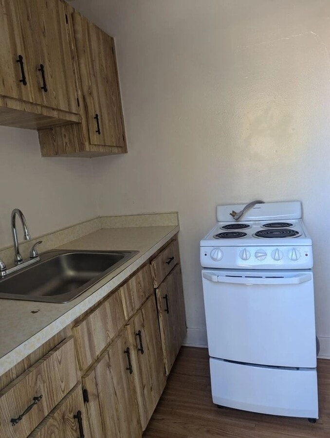 Photo - 1 bedroom, 1 bath downstairs apartment Unidad D