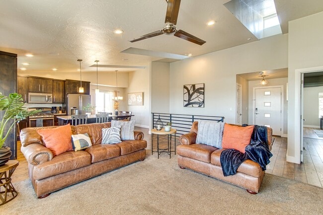 48 S Cimarron Cir