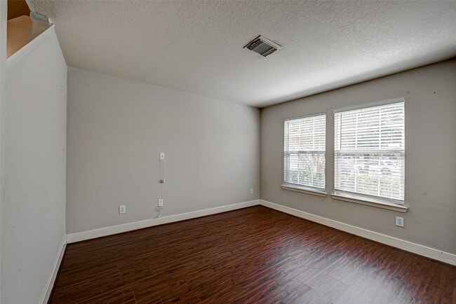 Photo - 7603 Chalk Hill