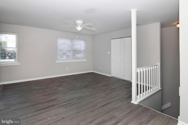 LIVING ROOM - 106 Haines Ave