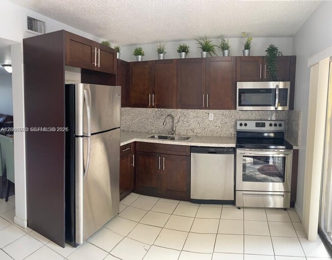 Photo - 560 NW 82nd Pl Unidad 305
