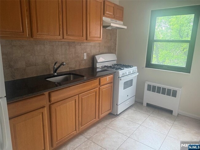Building Photo - 2329 Hudson Terrace Unit E15-E15 Rental