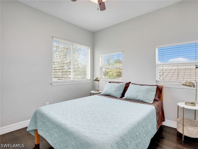 3037 Lunar St