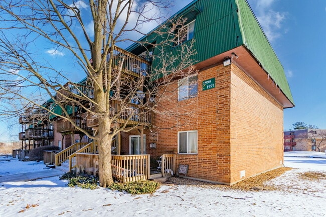 Building Photo - 1995 Tall Oaks Dr Unit 3B