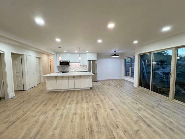 Photo - 2083 Ascot Dr Unit 131