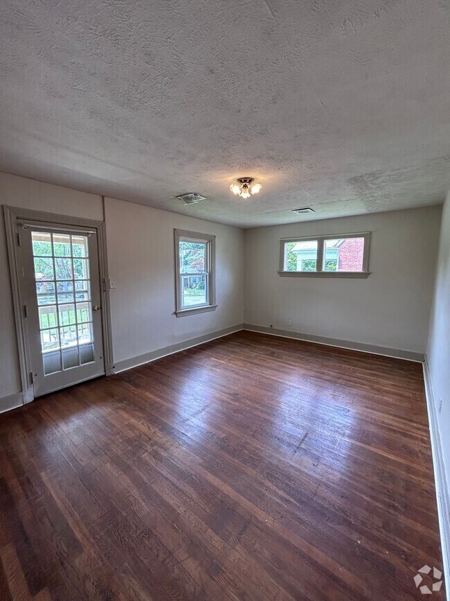 Building Photo - 3241 Woodrow Ave Unit 3241 #2 Rental