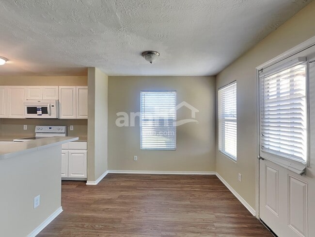 Photo - 9530 Belleclarie Ln