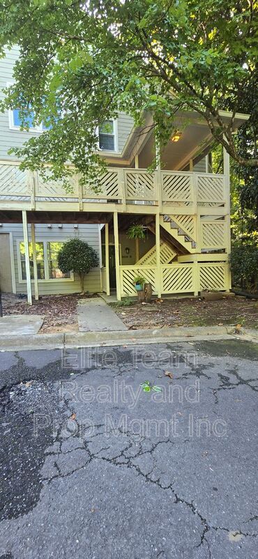 Building Photo - 6039 Gray Gate Ln Unit B