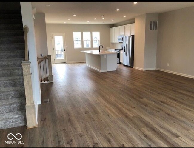 Photo - 9734 Junction