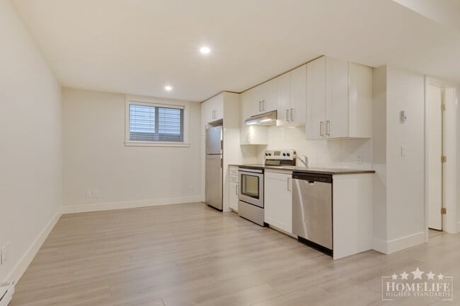 Photo - Bright 2 Bed 1 Bath Basement Suite for Rent in South Surrey Unit Basement