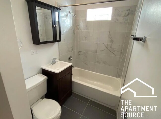 Photo - 1555 N Mohawk St Unidad 3H