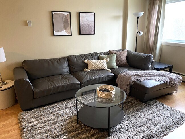 Photo - 9710-105 105 St NW