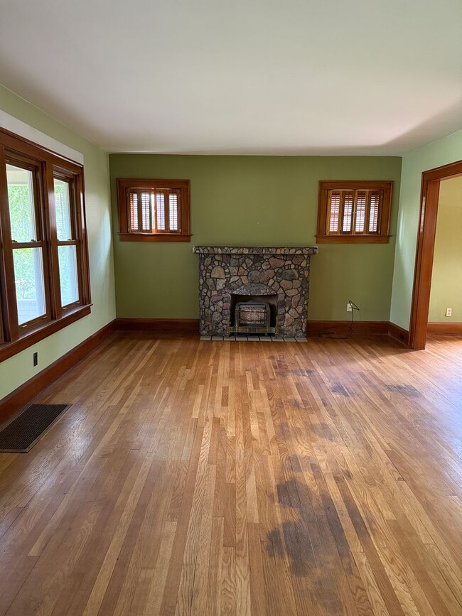 Photo - Pet-Friendly 3-Bedroom Elyria Home with $1,500 Total Monthly Price!