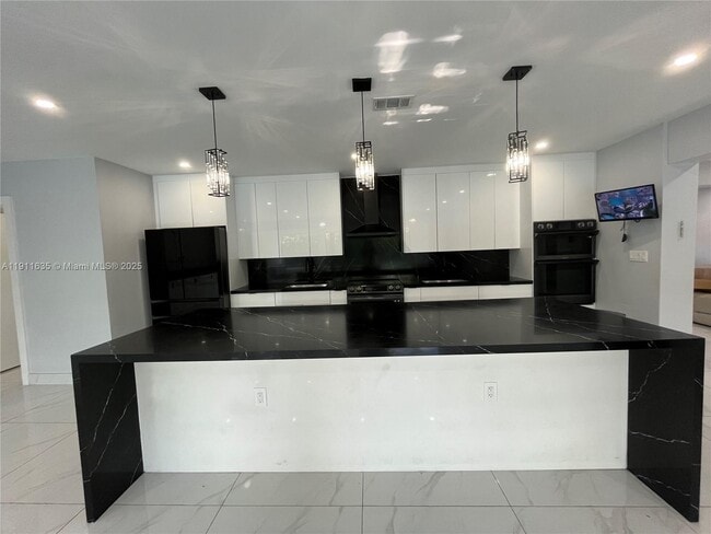 Photo - 575 NE 179th Dr