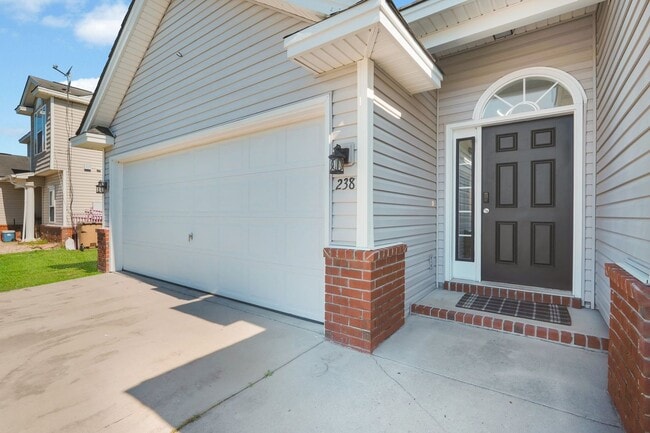 Photo - Centrally Located Ranch Home in Richmond Hill