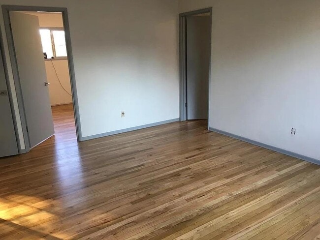 Photo - 1162-1167 NE 72nd Ave.