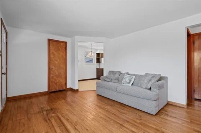 Photo - 2143 Plainview Ave