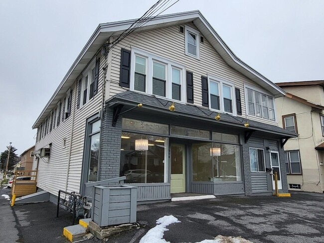 Photo - 372 S Midler Ave