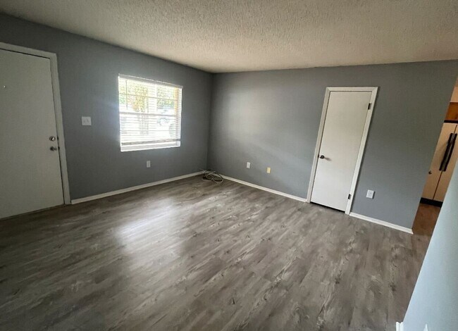 98 Surf Dr