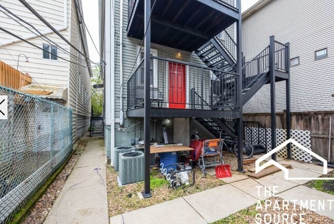 Photo - 1738 W Altgeld St Unit 2