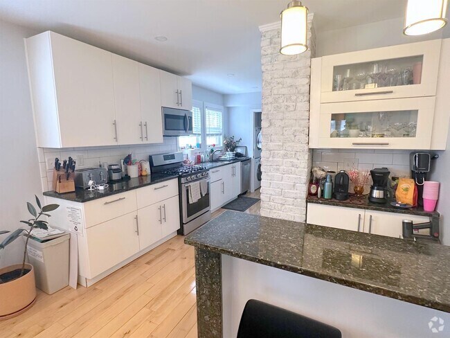 Building Photo - 294 Arlington St Unit 1 Rental