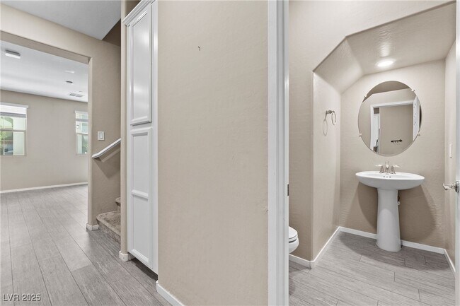 Building Photo - 49 Alamere Falls Dr Rental
