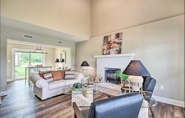 Photo - 534 W Southampton Dr