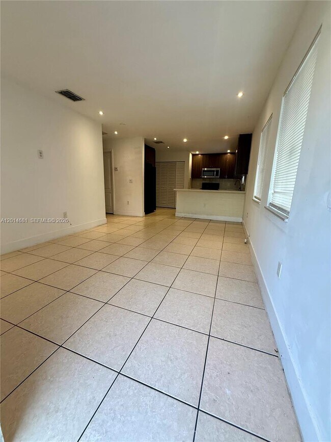 Photo - 1270 NW 39th St Unit 1270