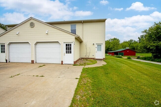 Building Photo - Three Bedroom Duplex Rental